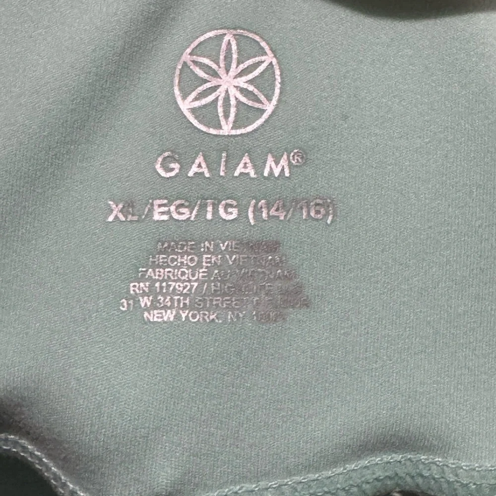 GAIAM Green Leggings Soft Material Tapered Ankles